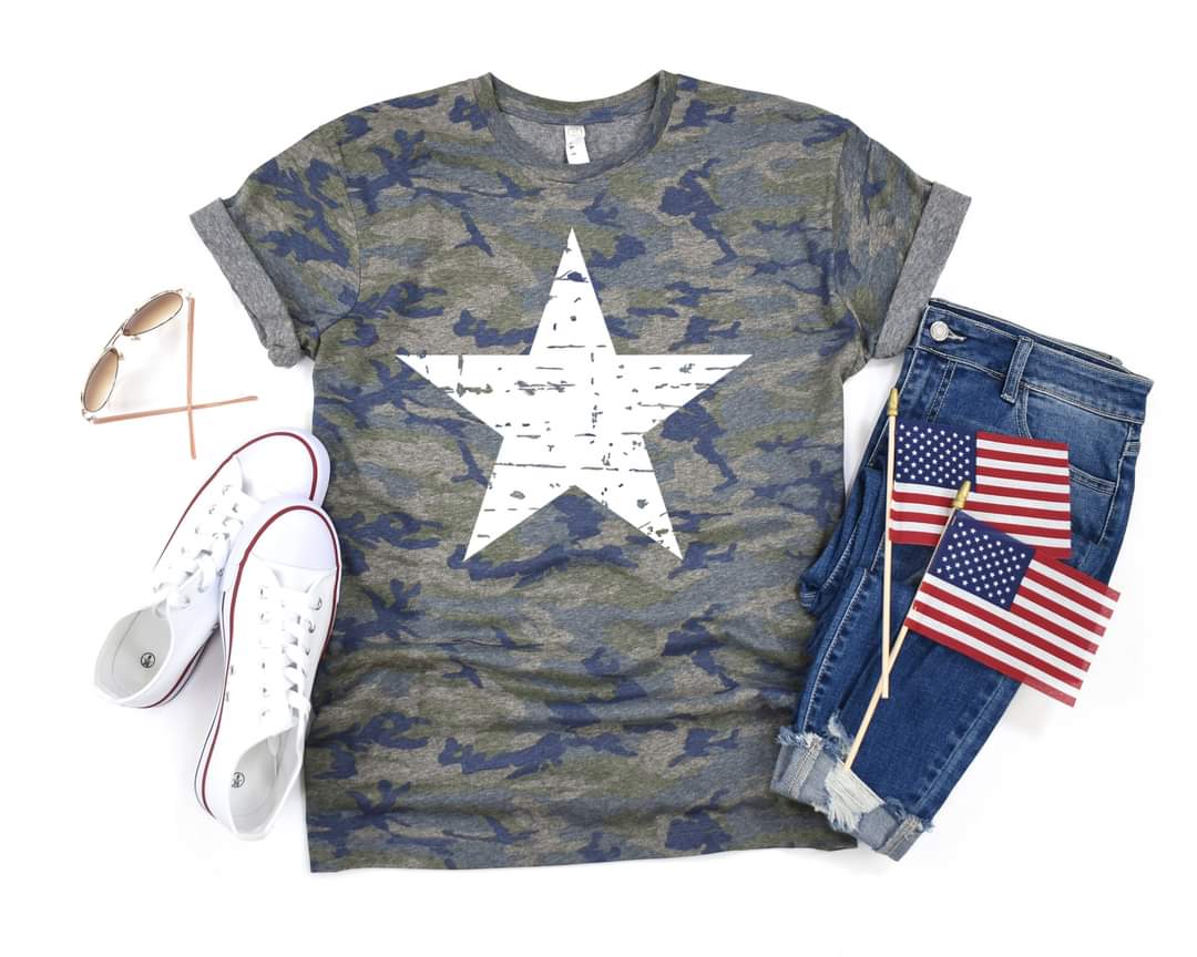 #643... Distressed White Star. Ships 4/8