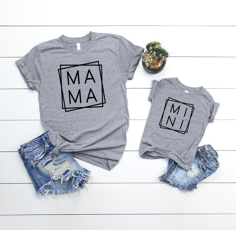 #448... MINI square black. Ships 4/1